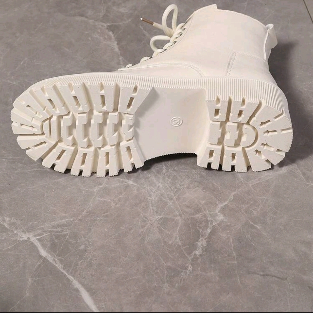 NWT Women's White Lace-Up Ankle Boots Size 9.5/42 - Picture 4 of 4